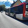 Zwischen den Bushaltestellen Carl-Benz-Straße (Industriegebiet) und Riedstraße (Wollmatingen) soll der Unbekannte das Mädchen bedroht ...