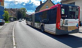 Am Mittwoch, 9. Juli, kam es zwischen einem Stadtbus – hier eine Aufnahme aus 2023 in der Riedstraße – und einem Fußgänger zu einem Unfall.