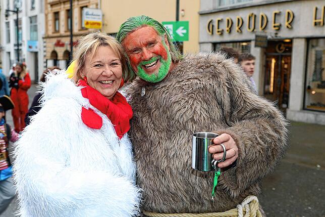 Bild 20: Die Konstanzer Fasnacht außer Rand und Band! Hästräger feiern auf der Marktstätte – die schönsten Bilder!