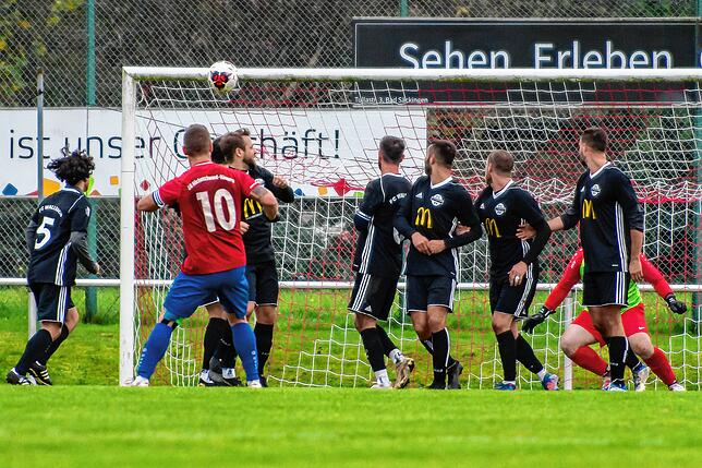 Bild 2: SG Höchenschwand/Häusern gewinnt beim FC Wallbach mit 3:2 &ndash; wir haben Bilder!