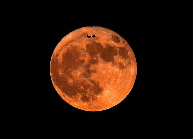Der Supermond wird natürlich weltweit zu sehen sein. Das Bild zeigt einen Supermond am Nachthimmel von Israel.