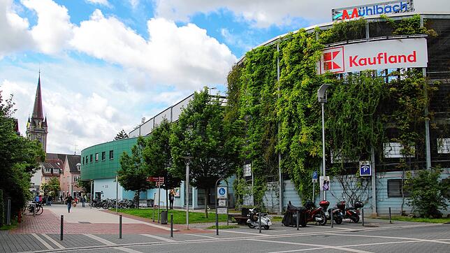 Die Stadt Radolfzell will auf der Fläche neben dem Mühlbachcenter-Parkhaus einen sogenannten Pocket-Park errichten.