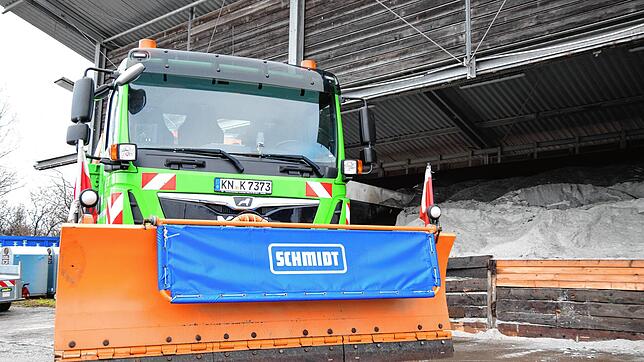 Ein Winterdienst-Fahrzeug der Technischen Betriebe. Künftig könnte digitale Technik dabei helfen, die Schneeräumung noch effizienter zu ...