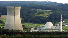 Schweizer Atomkraftwerk Leibstadt Ansicht des schweizerischen Atomkraftwerks Leibstadt am Hochrhein, von der deutschen Seite (Kreis Waldshut) aus gesehen.