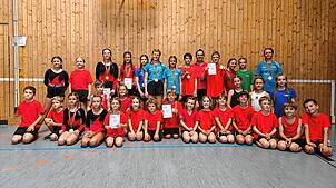 Sie dürfen mit sich zufrieden sein: 33 Turnerinnen und Turner im Alter von acht bis 14 Jahren treten in Schonach in verschiedenen ...