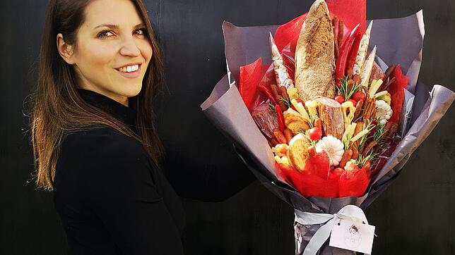 Kristina Iacobello fertigt Sträuße aus Obst, Gemüse oder anderen Lebensmitteln. Was in Russland sehr bekannt sei, ist in Singen noch ...