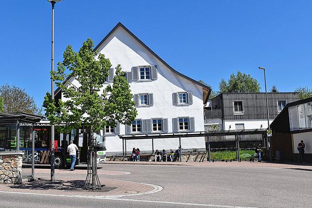 Das Soziale Zentrum in Ühlingen (im Vordergrund der Busparkplatz) wird von der Caritas betrieben und entlastet Familien mit zu ...