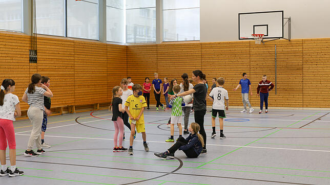 Endlich wieder Schulsport möglich: Die Tegginger-Sporthalle ist seit einigen Tagen wieder in Betrieb. Bild: Gerald Jarausch