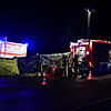 Rettungskräfte an der Unfallstelle auf der B33 zwischen St. Georgen und Peterzell.