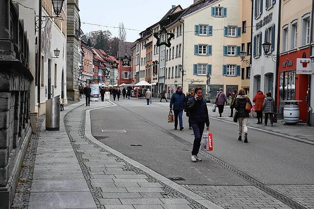 Überlinger beim Weihnachtseinkauf am Montagvormittag in der Münsterstraße
