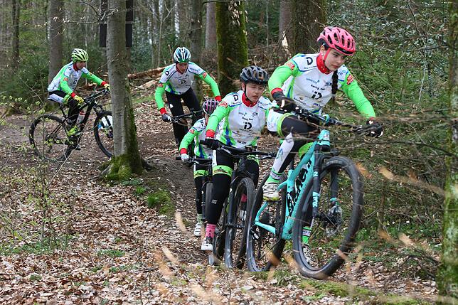 Action im Wald: Das Dick Küchen Racing Team trainiert gern und oft auf dem Sabine-Spitz-Trail in Bad Säckingen.