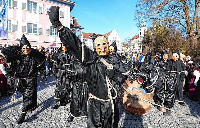 Bild 1: Narren erobern Donaueschingen: Die besten Bilder vom Umzug 2025