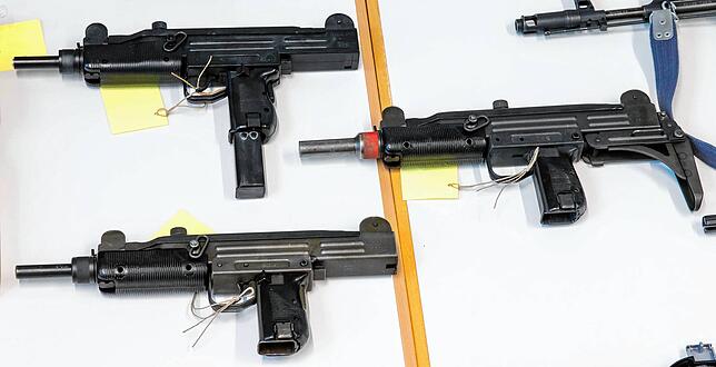 Auch Maschinenpistolen konnten beschlagnahmt werden.