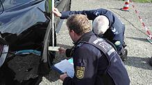 Reifen und Felgen der Fahrzeuge im Blick: Bei Kontrollen während der Tuning World Bodensee, hier ein Foto von 2023, nehmen es die ...