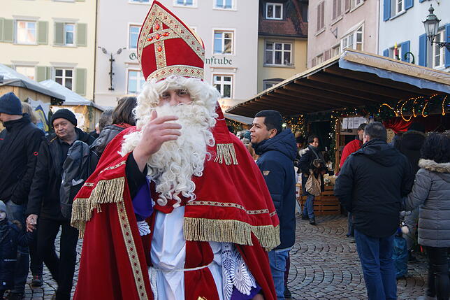 Bekannter Rauschebart: Natürlich war auch der Nikolaus auf dem Bad Säckinger Weihnachtsmarkt anzutreffen.