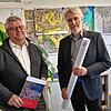 Michael Frei und Christoph Sigg (von links) vom Amt für Liegenschaften und Geoinformation wissen um die Schwierigkeit der Themen ...