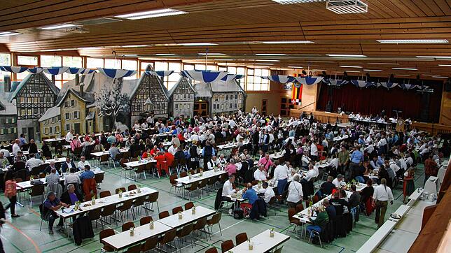 Vertreter aller 68 beteiligten Zünfte haben sich zur Herbsttagung der Vereinigung Schwäbisch-Alemannischer Narrenzünfte (VSAN) in der ...