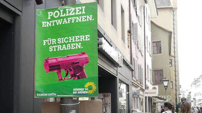 Gefälschte Wahlplakate wie dieses in der Wessenbergstraße sorgte vor den Wahlen im Mai für Aufsehen in Konstanz.