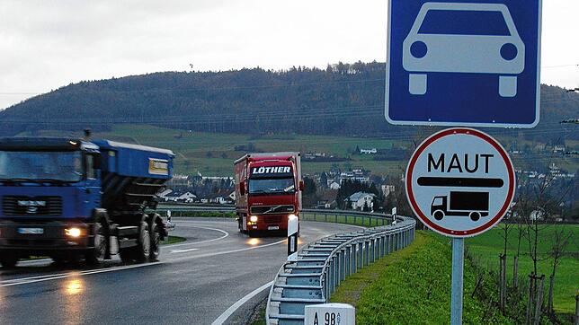 Anfang 2006, kurz nachdem dieses Foto bei Luttingen entstanden war, wurde die LKW-Maut im Landkreis Waldshut abgeschafft, 2018 trat sie ...