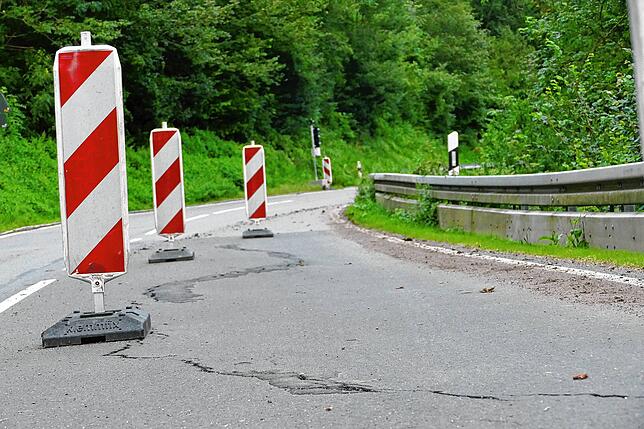 Die Wutachschlucht ist in Bewegung: Unterhalb des Bruderhofs bricht auf rund zehn Meter hangseitig die L 171-Fahrbahn weg.
