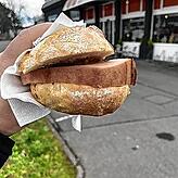 So fällt weiterhin keine Verpackungssteuer an: Beim Kilomarkt der Metzgerei Müller in der Max-Stromeyer-Straße in Konstanz kommt das ...
