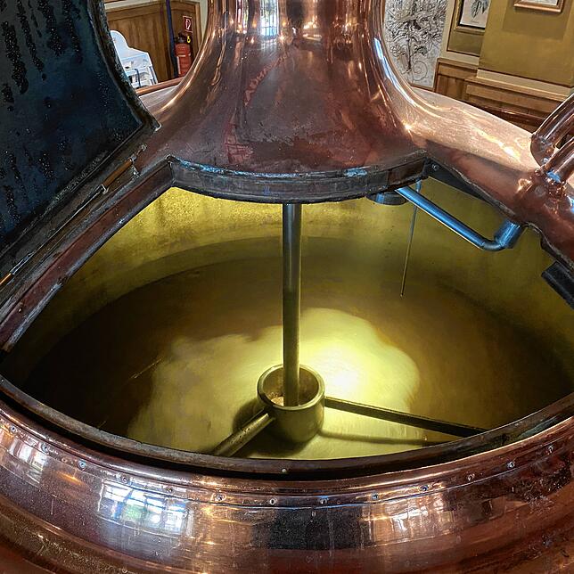 Bis aus diesem Wasser-Malz-Gemisch fertiges Bier wird, dauert es noch mehrere Wochen. Den Brauprozess können die Gäste im Brauhaus von ...