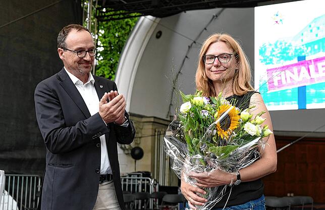 2018: Konstanz feiert nach mehr als vier Jahren Konziljubiläum den Abschluss in Stadtgarten: Cheforganisatorin Ruth Bader erhält von ...