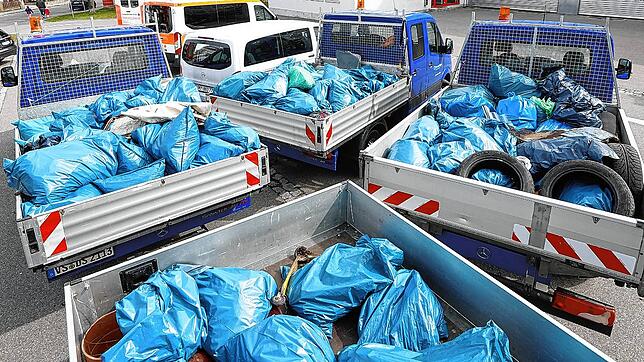 So viel Müll wird im März innerhalb von rund zwei Stunden bei Donaueschingen eingesammelt. Die illegale Entsorgung von Müll ist ein ...