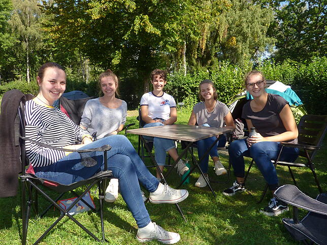 Lustige Runde: Studentinnen aus Heidelberg machen es sich vor dem Semester nett.