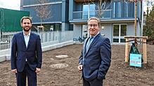 Wobak-Geschäftsführer Jens-Uwe Götsch (rechts) und Malte Heinrich als der für den Bereich Nachhaltigkeit zuständige Assistent der ...