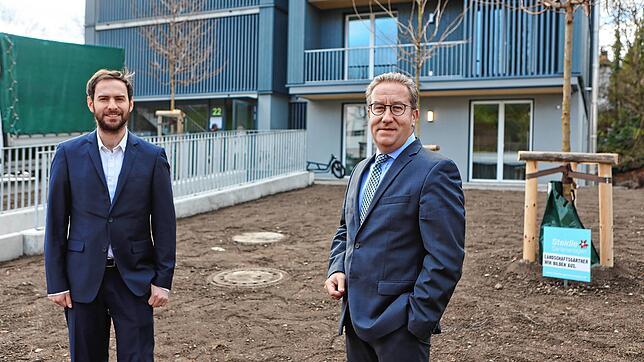 Wobak-Geschäftsführer Jens-Uwe Götsch (rechts) und Malte Heinrich als der für den Bereich Nachhaltigkeit zuständige Assistent der ...