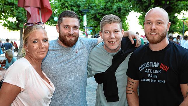 Bild 22: Beim Stadtgartenfest treffen sich die Konstanzer. Alle Fotos vom ersten Abend