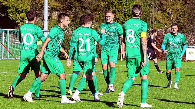 Der TSV Aach-Linz hat den Ansturm des SV Mühlhausen abgewettert und mit dem 5:3-Erfolg die Tabellenführung verteidigt.