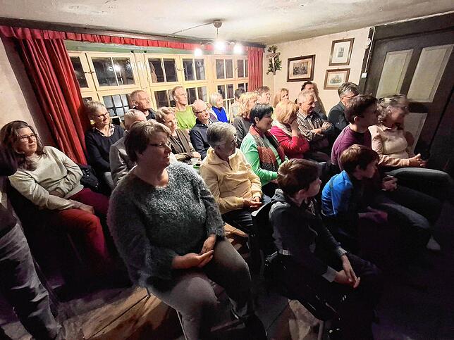 Ein Abend voller Geschichten und Anekdoten in alemannischer Sprache erlebten die Gäste im Zechenwihler Hotzenhaus.