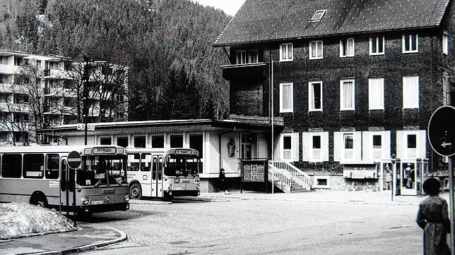 Der Busbahnhof in den Nachkriegsjahrzehnten beim einstigen Postamt.