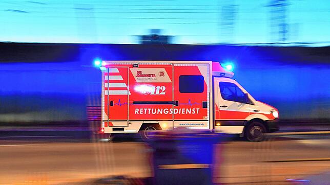 Der Rettungsdienst brachte den 13-Jährigen nach dem Unfall mit schweren, aber nicht lebensgefährlichen Verletzungen in eine Klinik.
