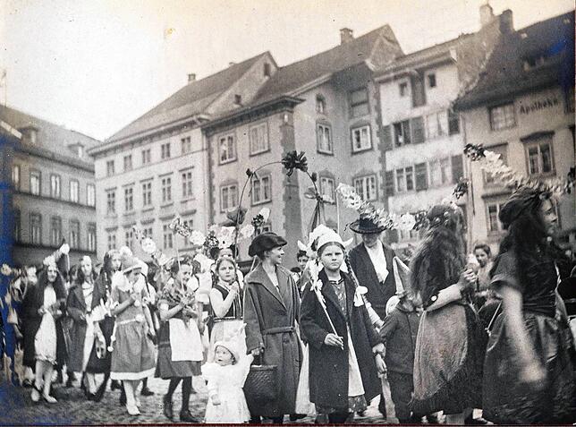 So feierte Bad Säckingen anno dazumal Fasnacht auf dem Münsterplatz.
