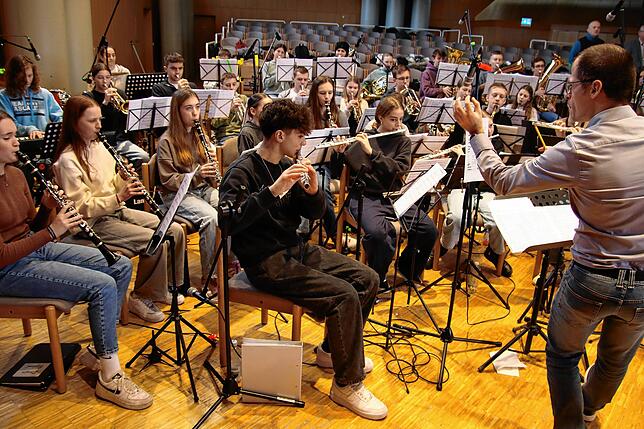 Auch die Big Band trägt ihren musikalischen Teil zum Gelingen der Aufführung bei.