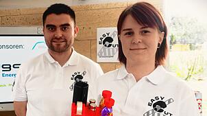 Das Team um Melina Faßbinder und Dennis Gantert stellt auf der Übungsmesse ihr Schreibtisch-Multifunktionsset Easy-Cut vor. Das hat auch ...