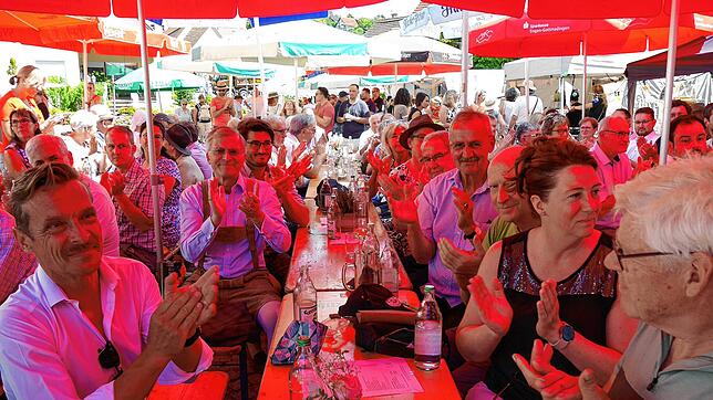 Beifall für Friedemann Scheck: Der Kreisarchivar erhob Binningen zur Hauptstadt des Hegaus im späten 13. Jahrhundert