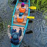Familienausflug mit dem Kanu im Spreewald.