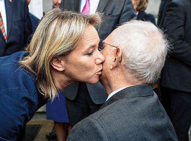 Christine Strobl gratuliert 2017 ihrem Vater zum 75. Geburtstag.