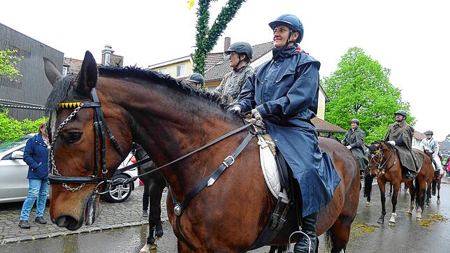 Bild 4: Bilder vom Georgiritt in Limpach im Deggenhausertal am Muttertag