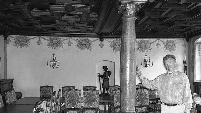 Heinrich Dold steht auf diesem Archivfoto von 2020 in der am 16. August 1980 eingeweihten Herrenstube im &bdquo;Wilden Mann&ldquo; in ...