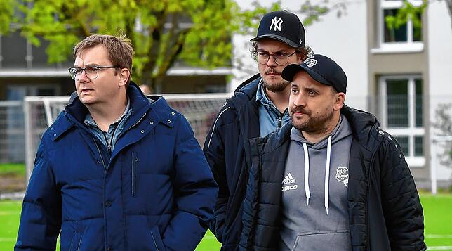 Angespannte Mienen: Das Trainerteam der SG Mettingen/Krenkingen mit (von links) Tobias Schneider, Moritz Meister und Philip Brandl war ...