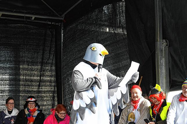 Bild 12: Singen feiert den Schmotzigen Dunschdig: Die besten Bilder vom Rathaussturm!