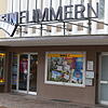 Gelassen sieht der Pächter des Rheinflimmerns die Pläne eines Investors, in Steinen ein Großkino mit sieben Sälen zu bauen.
