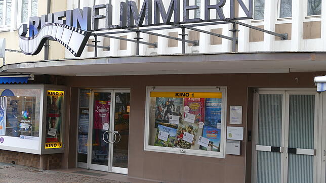 Gelassen sieht der Pächter des Rheinflimmerns die Pläne eines Investors, in Steinen ein Großkino mit sieben Sälen zu bauen.