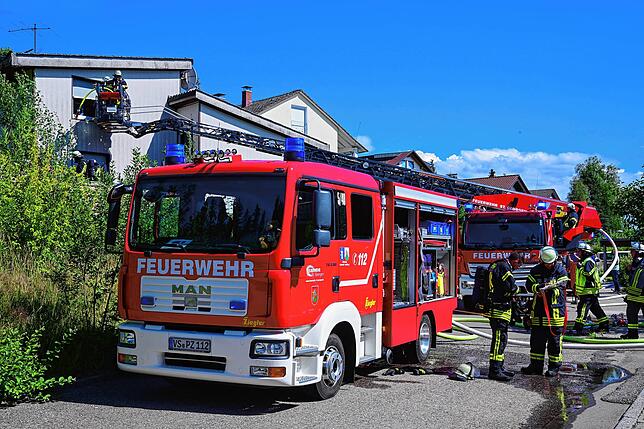 Die Feuerwehrabteilung Peterzell-Stockburg trifft als Erstes an der Einsatzstelle ein.