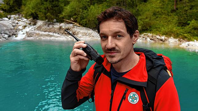 Tobias &bdquo;Tobi&ldquo; Herbrechter (Markus Brandl) ist zurück im Team der Bergretter.